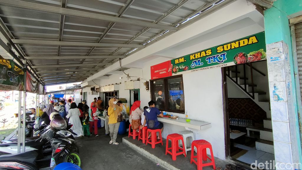 Rumah makan Mang Iki, tempat makan legendaris di Garut.