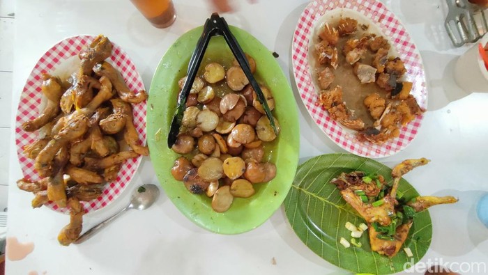 Rumah makan Mang Iki, tempat makan legendaris di Garut.