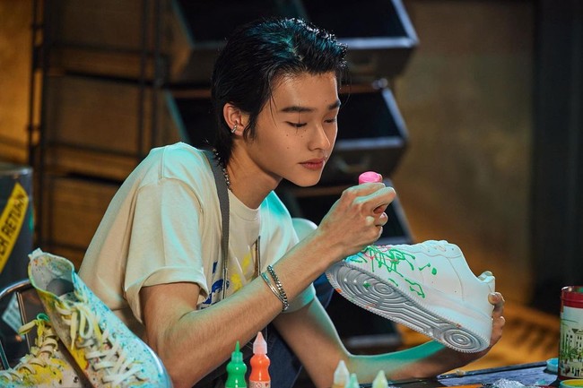 Selain itu, banyak juga yang menyadari bahwa ia bukan orang karena terlihat kaku hingga takut dengan perkembangan zaman. Aku melihat iklannya kemarin dan aku pikir dia terlihat aneh dia pasti masih baru, Itu menakutkan, mereka mulai menggantikan manusia. Tidak ada ruang untuk manusia lagi, tulis yang lain.Foto: Instagram @ryu__id