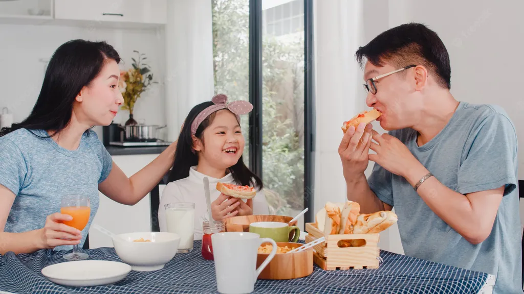 Saat Makan Bersama Ibu Selalu Makan Terakhir, Ini Sebabnya