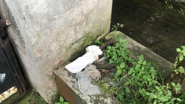 Senjata tajam dari salah seorang korban kecelakaan adu banteng di Sukabumi