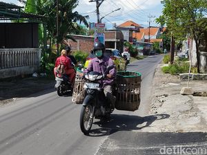 Kegelisahan Pedagang di Gresik Jika Pakai Sandal Jepit Benar-benar Ditilang