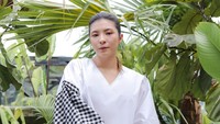 Shalom Razade kini mengikuti jejak sang ibu untuk terjun ke dunia hiburan. Foto: Instagram Shalom Razade. 