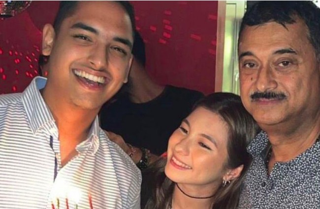 Hubungan Shalom dan Sulthan sudah direstui oleh orang tua masing-masing. Tampak ayah Sulthan hadir di acara tersebut. Terkuak, Sulthan merupakan putra dari Jay Alatas yang merupakan musisi jazz dan pengusaha. Foto: dok. Instagram/@sharazaaa