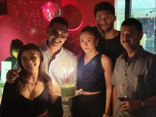 Di momen tersebut hadir pula Wulan Guritno bersama kekasihnya Sabda Ahessa. Foto: dok. Instagram/@sharazaaa