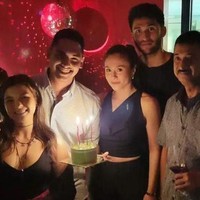 Di momen tersebut hadir pula Wulan Guritno bersama kekasihnya Sabda Ahessa. Foto: dok. Instagram/@sharazaaa