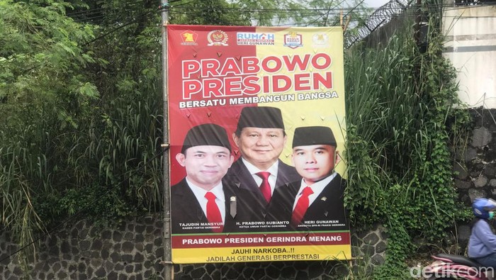 Spanduk dukungan untuk Prabowo Subianto di Sukabumi.