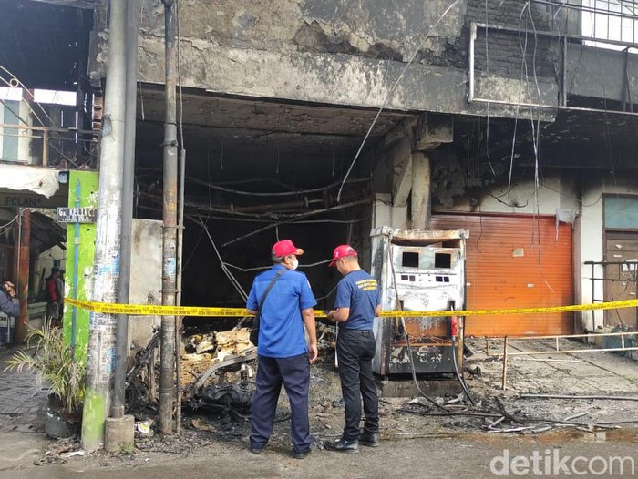 SPBU mini dan toko di Sidoarjo ludes terbakar