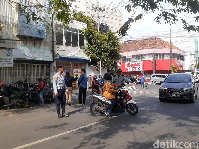 Suasana Jalan KH KH Wahid Hasyim, Semarang, yang mulai satu arah hari ini, Kamis (16/6/2022).
