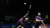 Dalam pertandingan babak kedua Indonesia Open 2022, Kevin/Marcus bisa unggul saat interval gim pertama 11-10.