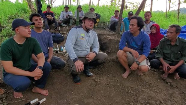 Tim yang melakukan eskavasi di Sumedang.