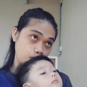 Foto: Begini Keseharian Pria Viral Jaga Anak di Rumah, Istri Kerja Jadi PNS