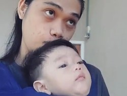 Foto: Begini Keseharian Pria Viral Jaga Anak di Rumah, Istri Kerja Jadi PNS