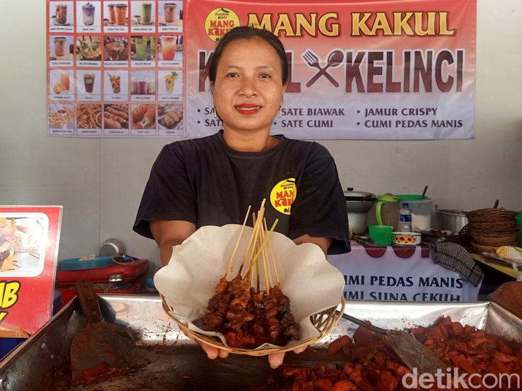 Wisata Kuliner Mencicipi Sate Biawak di Bali, Tertarik Coba?