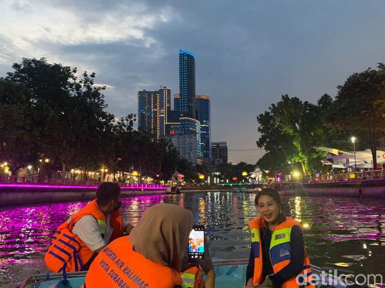 Memandang Wajah Surabaya dengan Berwisata di Kalimas