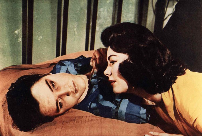 1262763168 Kino. Rhythmus Hinter Gittern, Jailhouse Rock, Rhythmus Hinter Gittern, Jailhouse Rock, Elvis Presley, Judy Tyler, 1957. (Photo by FilmPublicityArchive/United Archives via Getty Images)