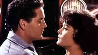 Elvis memerankan Walter, sementara Joan Blackman memerankan Rose Grogan dalam film Kid Galahad (1962). (Foto: FilmPublicityArchive/United Arch/United Archives)