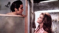 Adegan dalam Live A Little, Love A Little (1968) saat Elvis Presley berakting dengan Michele Carey. (Foto: FilmPublicityArchive/United Arch/United Archives)