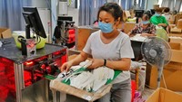 Lalu, beberapa bulu dipotong sedemikian rupa dengan ukuran tertentu.