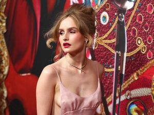 Penampilan Sempurna Olivia DeJonge, Pemeran Priscilla Presley di Film Elvis