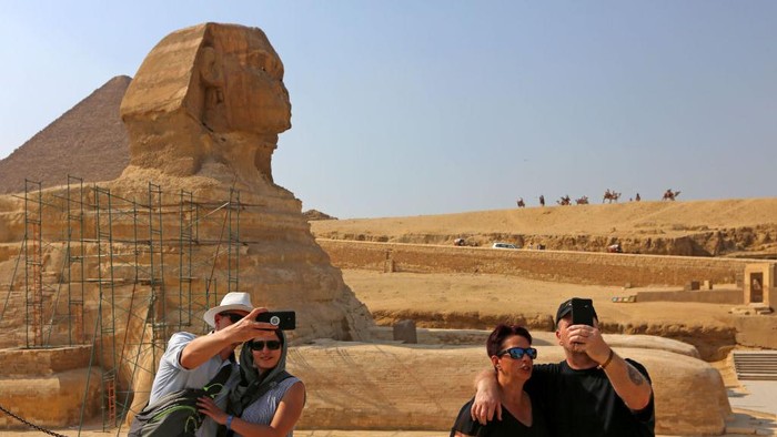 GIZA, EGYPT, JUNE 6: General picture of the Sphinx (abw alhwl) on June 6, 2022 in Giza, Egypt .The pyramids, named after the Pharaohs of the period, are located in the same area as the tombs of the father, son and grandson, the largest being (King Khufu), the middle pyramid (King Khafre) and the small pyramid  (King Mnkaure). (Photo by Fadel Dawod/Getty Images)