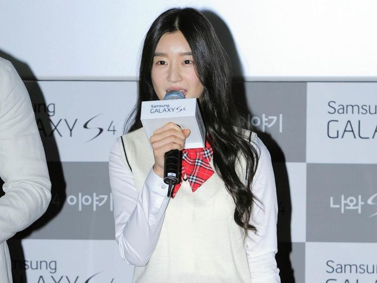 Potret Seo Yea Ji Berseragam Sekolah hingga Bergaun Putih Sebelum Viral di Eve