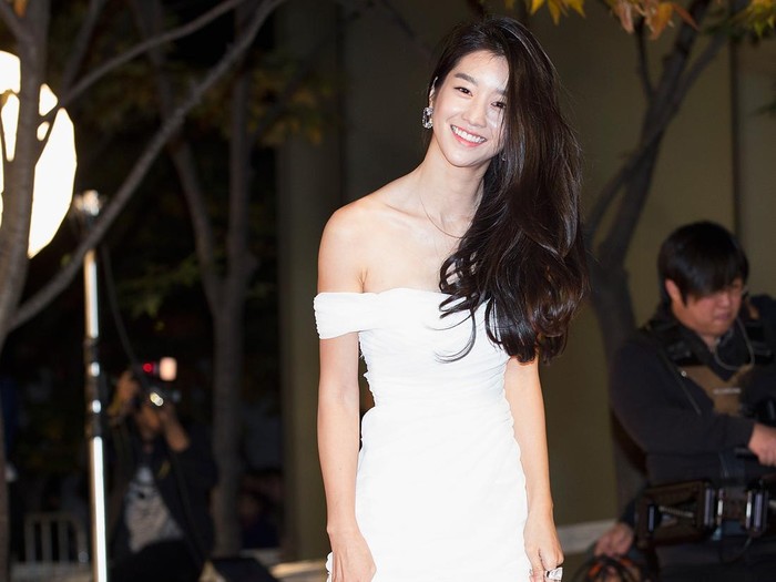 SEOUL, SOUTH KOREA - OCTOBER 24:  South Korean actress Seo Yea-Ji attends 2013 Style Icon Awards at CJ E&M Center on October 24, 2013 in Seoul, South Korea.  (Photo by Han Myung-Gu/WireImage)