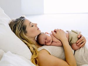 Amber Heard Fokus Pada Anak Pascakalah Sidang, Ini Fakta Soal Siapa Ayahnya