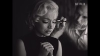 Terlihat Ana de Armas menghidupkan kembali senyum Marilyn Monroe. Foto: (dok. YouTube Netflix)