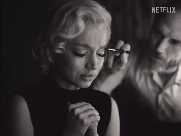 Potret Ana de Armas Sebagai Marilyn Monroe