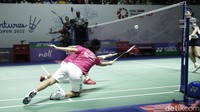 Apri/Fadia tertinggal dari Lee/Shin. Skor saat interval 11-7 dalam durasi 10 menit.