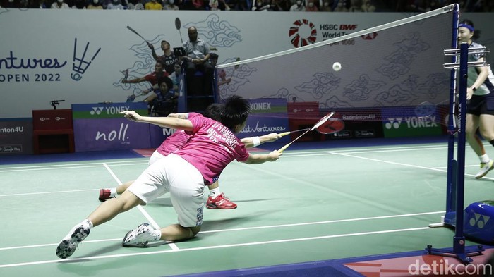 Apriyani Rahayu/Siti Fadia Silva Ramadhanti terhenti di perempatfinal Indonesia Open 2022. Mereka kalah oleh pasangan Korsel dengan skor 14-21 dan 19-21.