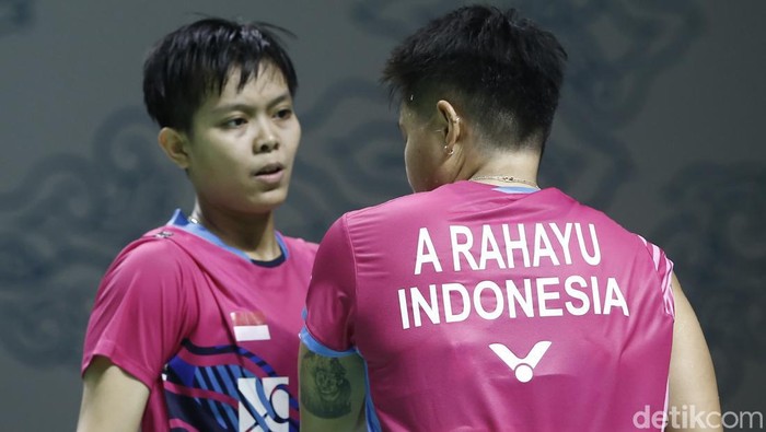 Apriyani Rahayu/Siti Fadia Silva Ramadhanti terhenti di perempatfinal Indonesia Open 2022. Mereka kalah oleh pasangan Korsel dengan skor 14-21 dan 19-21.
