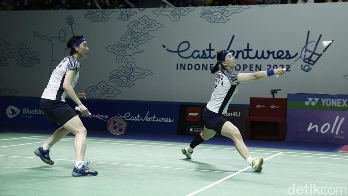 Apriyani Rahayu/Siti Fadia Silva Ramadhanti terhenti di perempatfinal Indonesia Open 2022. Mereka kalah oleh pasangan Korsel dengan skor 14-21 dan 19-21.