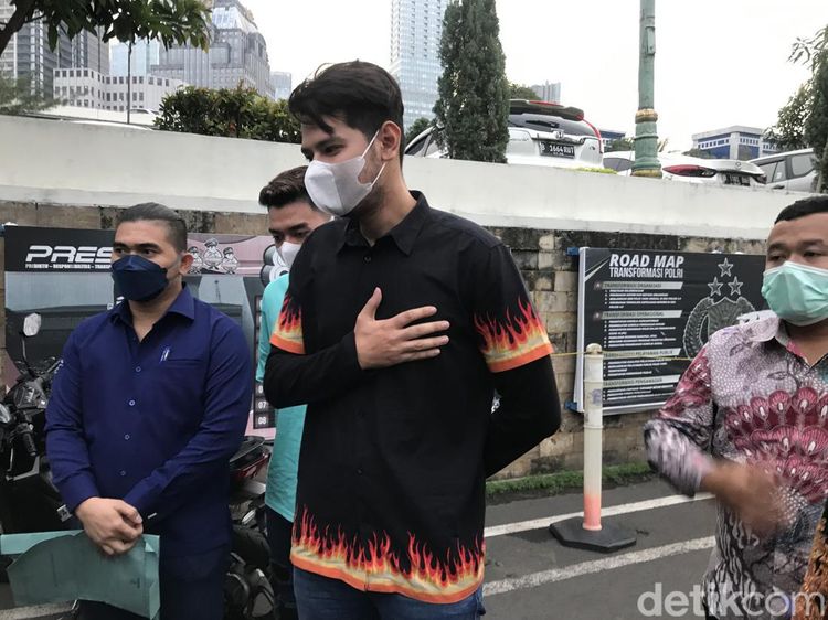 Kevin Hillers Sambangi Polda Metro Jaya Gegara Akun IG Di-Hack