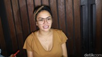 Nikita Mirzani kala itu mendadak ikut campur dalam urusan kasus pacar Nindy Ayunda, Dito Mahendra. Foto: Palevi/ detikHOT