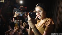 Ia menulis pendapat soal dugaan penganiayaan Dito terhadap seorang petugas keamanan. Ia meminta kekasih Nindy Ayunda itu dijebloskan ke penjara. Foto: Palevi/ detikHOT