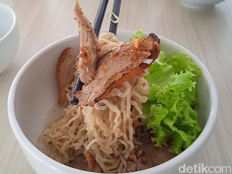 Nikmatnya Makan Bakmi Topping Bebek Peking Hidden Gem di Kemang