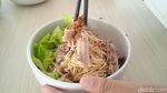 Nikmatnya Makan Bakmi Topping Bebek Peking Hidden Gem di Kemang