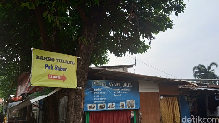 Viral Bakso Tulang di Dekat Halte Permata Hijau, Isinya Melimpah!