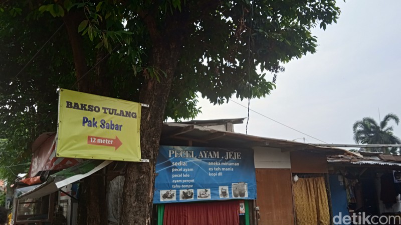 Viral Bakso Tulang di Dekat Halte Permata Hijau, Isinya Melimpah!