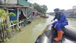 Permukiman Dekat Muara Sungai di Surabaya yang Dilanda Banjir Rob