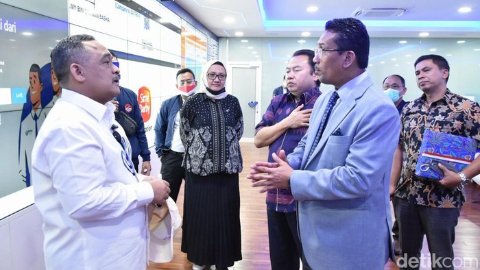 BP2MI Bertemu Sime Darby Bahas Kerja Sama Terkait Pekerja Migran BP2MI menerima kunjungan Sime Darby Plantation Berhad Malaysia. Pertemuan tersebut membahas kerja sama penempatan Calon Pekerja Migran Indonesia (CPMI) ke Malaysia.