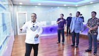 Benny mengatakan, setiap pekerja yang akan berangkat ke luar negeri, harus dipastikan kelengkapan dokumennya. Adapun dalam regulasinya, yang memastikan dokumen-dokumen tersebut adalah BP2MI. Tak hanya itu, para CPMI juga harus mengikuti tahapan-tahapan salah satunya adalah Orientasi Pra Penempatan (OPP) yang dilakukan selama delapan jam.