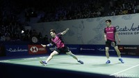 Chia/Soh sudah tak terkejar lagi pada gim kedua dengan skor 21-12. Pertandingan perempatfinal Indonesia Open 2022 pun lanjut ke gim ketiga.