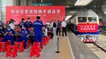 Cakep Nih! Ada Kereta Lintasi Gurun di China, Pertama di Dunia