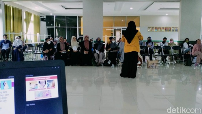 Edukasi stunting pada para calon pengantin di Ciamis.