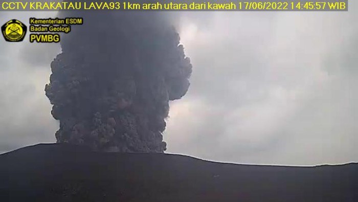 Erupsi Gunung Anak Krakatau.