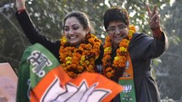 Ia menempuh pendidikan S1 hukum di Universitas Delhi dan S2 hukum bisnis internasional di London School of Economics. Sharma juga pernah menjabat sebagai ketua persatuan mahasiswa yang dicalonkan oleh Akhil Bharatiya Vidyarthi Parishad (ABVP). ABVP adalah sayap mahasiswa dari gerakan nasionalis Hindu, Rashtriya Swayamsevak Sangh.