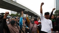 Selain itu mereka juga mendesak untuk setop melakukan penghinaan dan penodaan agama Islam di India.